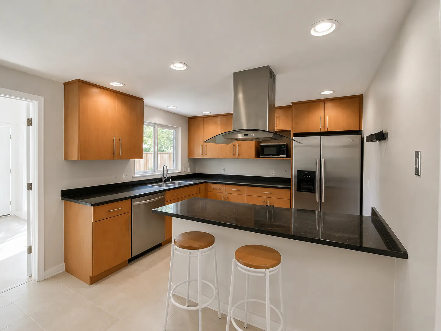 5 bed, 2.5 bath, 2000 sqft, $6,000 — Photo 4