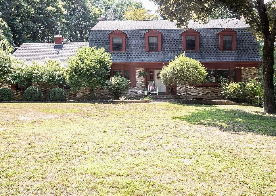 1st image of 134 Fireside Ln