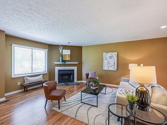 4th image of 118 Carrowmoor Ct #38
