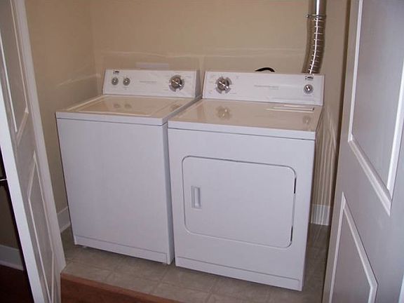 Fully equipped laundry
