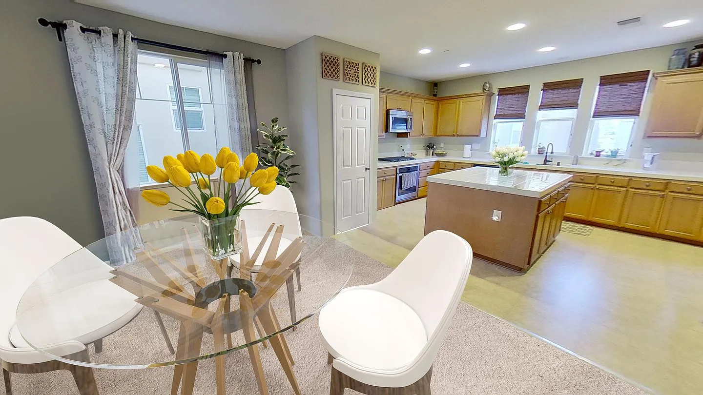 Bright & airy Hayward home near Cal State University - East Bay — Photo 2