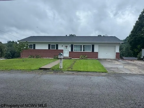 210 View St, Kingwood, WV 26537