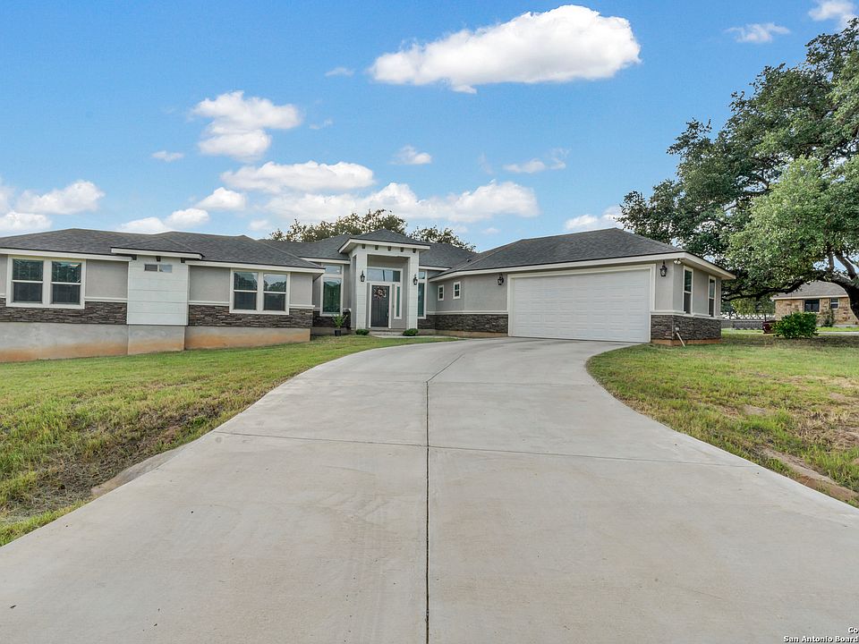 1st image of 124 Westfield Crossing