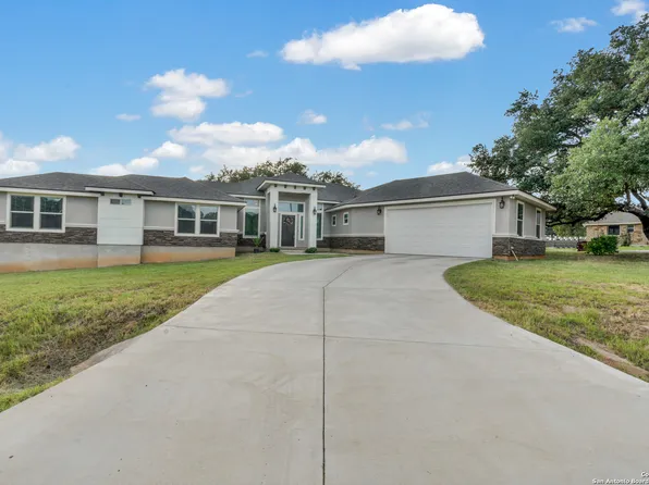 124 Westfield Crossing, La Vernia, TX 78121