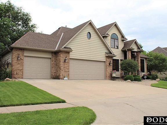 3rd image of 2709 Park Place Dr