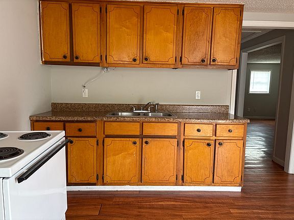 5th image of 209 Orange St