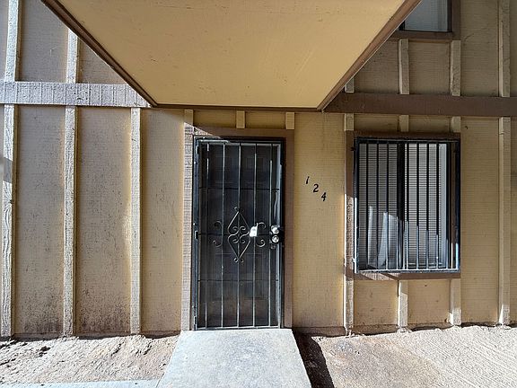 3rd image of 1221 N Peach Ave APT 124