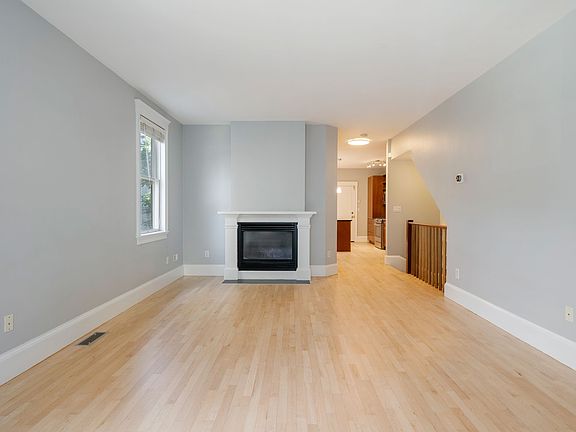 3rd image of 618-620 E 3rd St #1