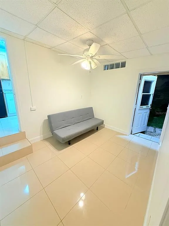 1 bed, 1.0 bath, 377 sqft, $1,600 — Photo 2