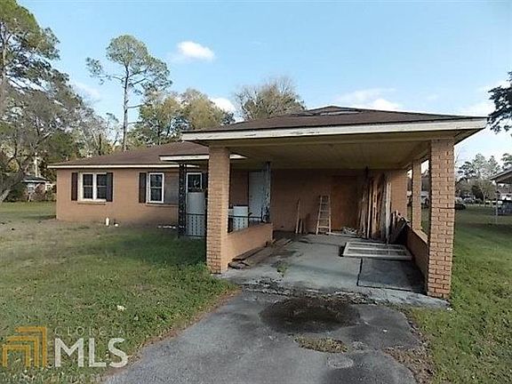 5th image of 422 Pine Haven St