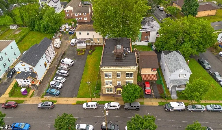 290 Ogden St — Photo 15