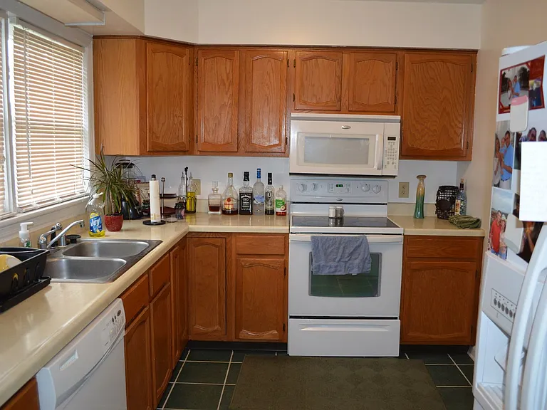 213 Pelham Dr — Photo 2