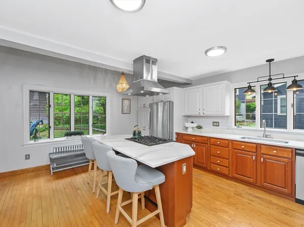12 Newton Rd, Haverhill, MA 01830
