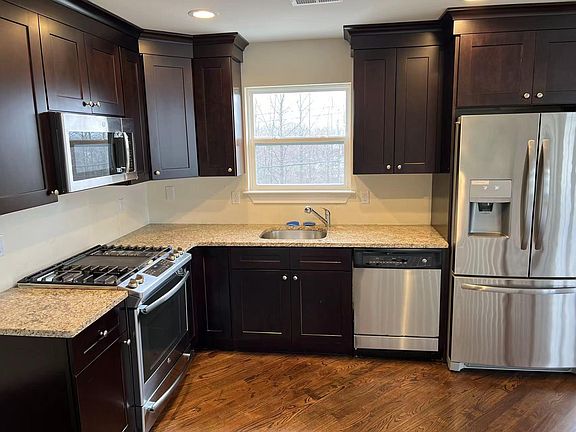 3rd image of 8 Berkshire Ln #2