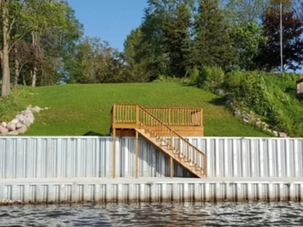813 Holiday Dr, Sandwich, IL 60548