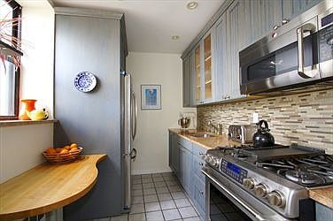 3rd image of 295 Saint Johns Pl APT 4D