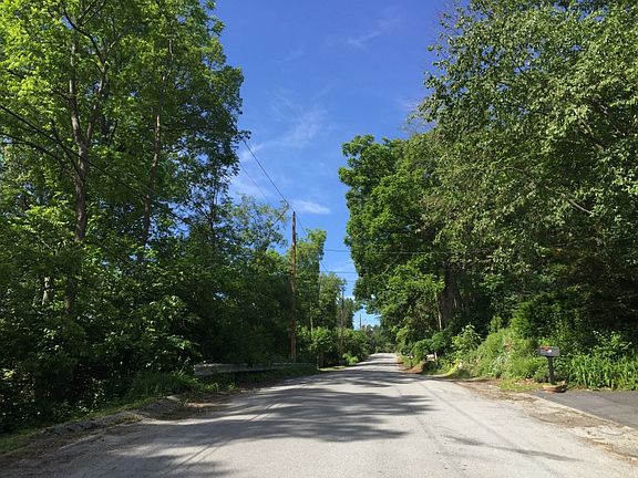 5th image of 46 Black Oak Dr