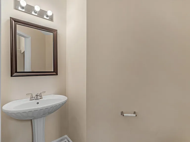 310 Sarasota Ln — Photo 21