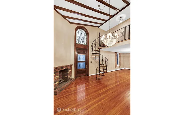 Sold by Douglas Elliman | media 37