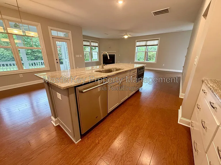 583 Rowanwood Way — Photo 4