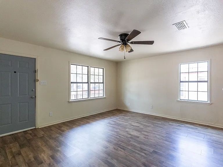 2233 Fannin St — Photo 9