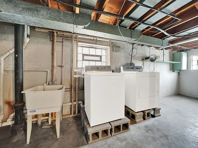 6354 S Austin Ave — Photo 19