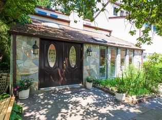 17 Hill Ln, Roslyn Heights, NY 11577