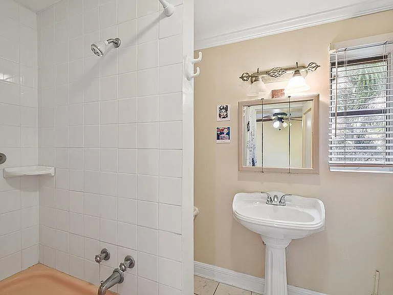 600 Biscayne Dr #1 — Photo 6