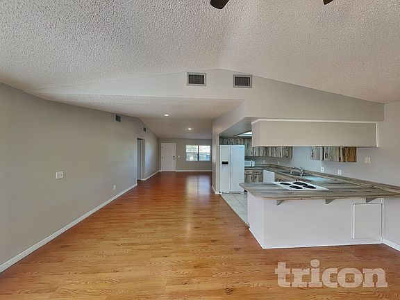 3rd image of 2933 Sabal Palm Dr