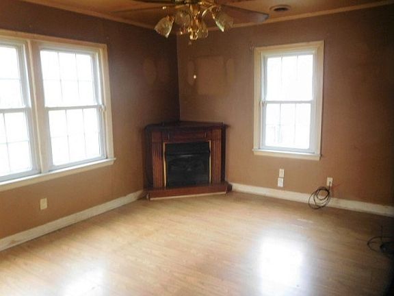 5th image of 109 E Magnolia St