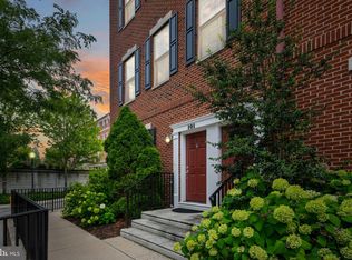 101 Commodore Ct, Philadelphia, PA 19146