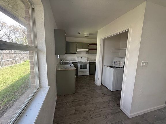 3rd image of 312 S 2nd Ave