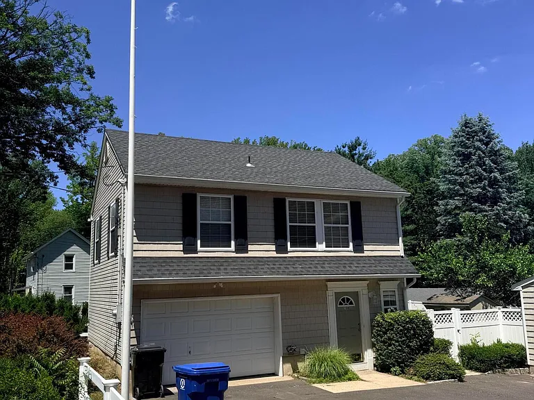 150 Magnolia Ln — Photo 2