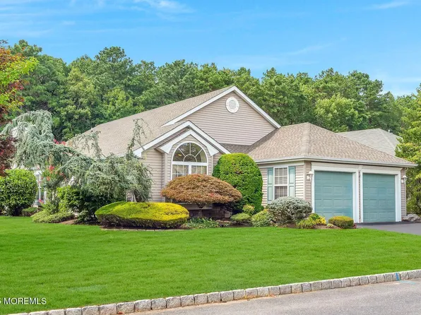 52 Rosewood Drive, Lakewood, NJ 08701