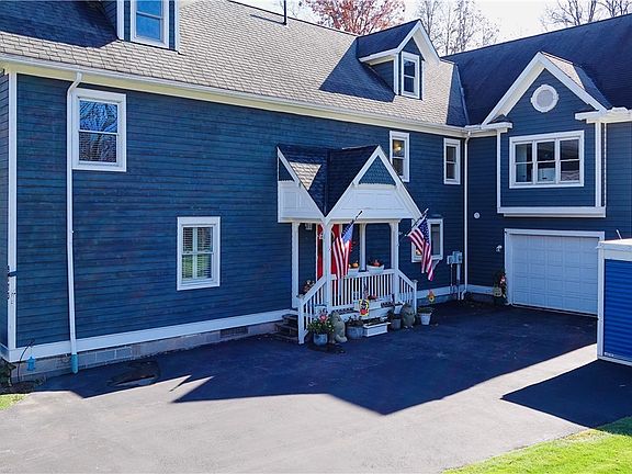 3rd image of 9773 Broadway Dr