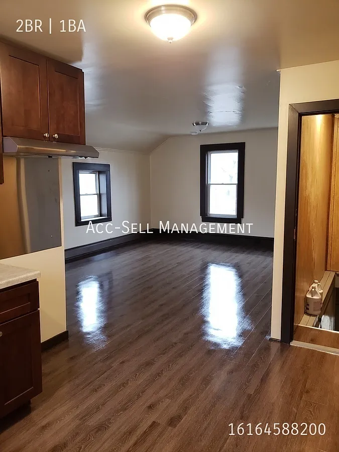 2BR/1BA Upper Apartment Near Downtown GR at 257 Gold NW #2, Grand Rapids, MI 49504 — Photo 4