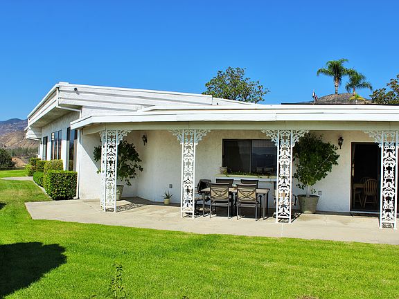 2nd image of 3664 Hemlock Dr