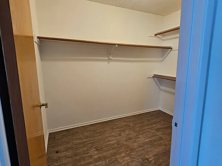 6450 Mammoth Ave #101 — Photo 5