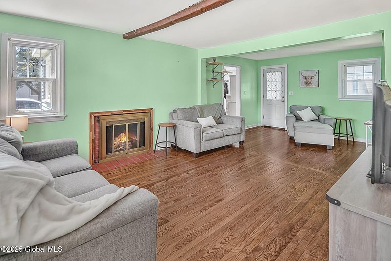 2nd image of 2 Bartlett Place