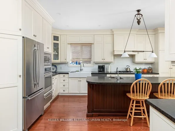 317 Rathburn Rd, Toronto, ON M9B 2L7