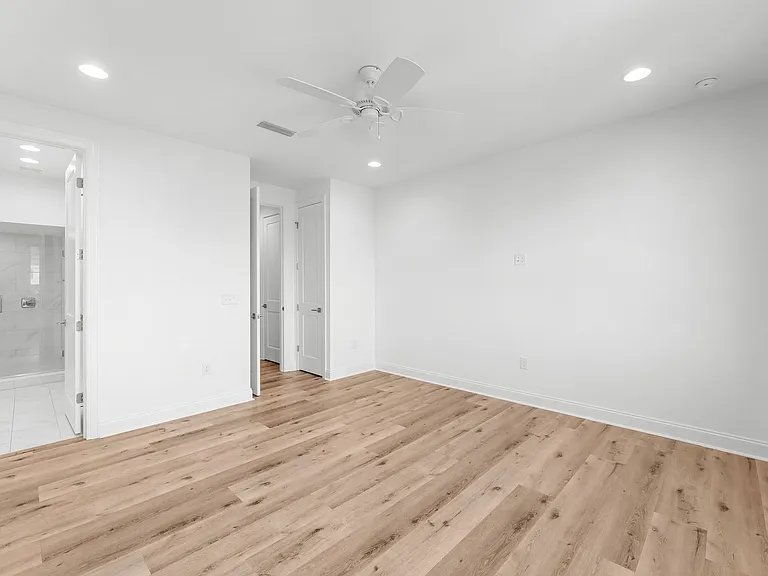 117 Roundwood Dr — Photo 23