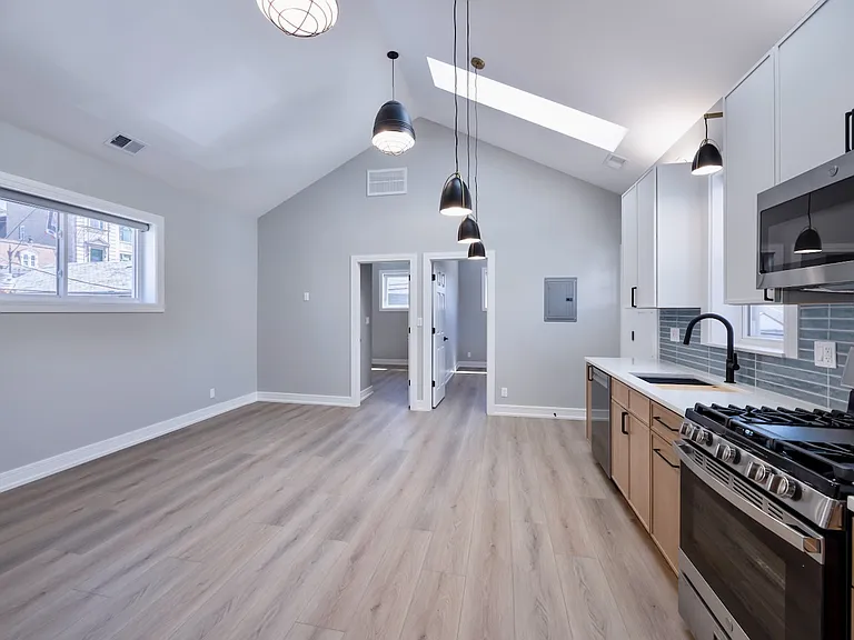 1809 S Laflin St #2R — Photo 6
