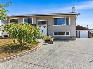 2054 Piercy Ave, Sidney, BC V8L2K5