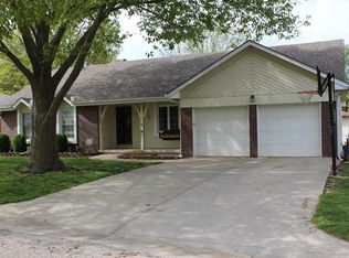 608 W 31st St, Higginsville, MO 64037