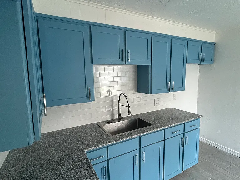 2102 N Dorothy Ave — Photo 2