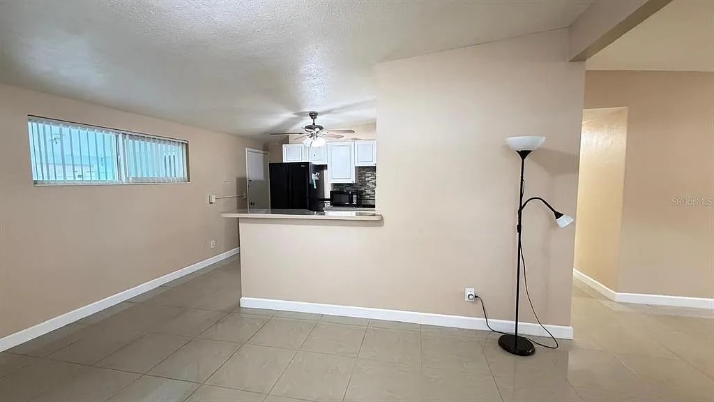 3 bed, 2.0 bath, 1390 sqft, $2,700 — Photo 2