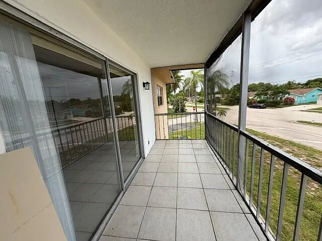 2 bed, 2.0 bath, 961 sqft, $1,900 — Photo 1