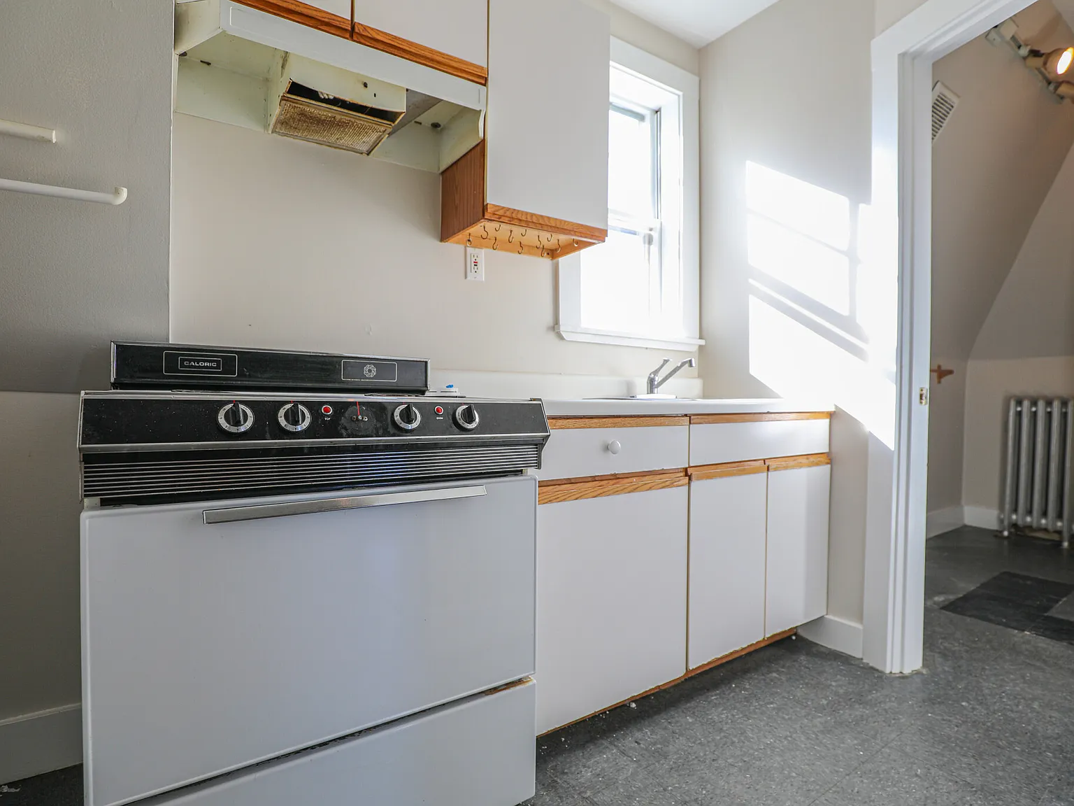 3 bed, 9999 sqft, $3,200 — Photo 4
