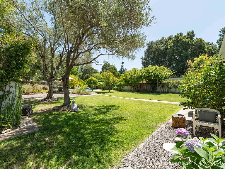 16911 Kennedy Rd — Photo 37