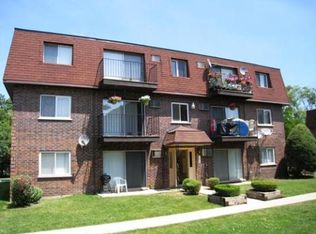 9358 Golf Rd APT 3B, Des Plaines, IL 60016